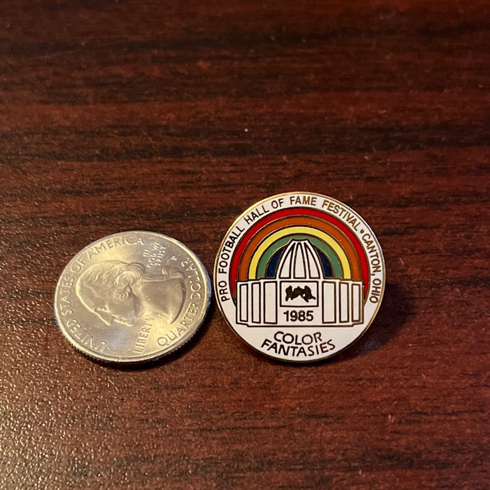 Vintage 1985 Pro Football Hall Of Fame Festival “Color Fantasies” Lapel Pin‎ - Picture 2 of 3